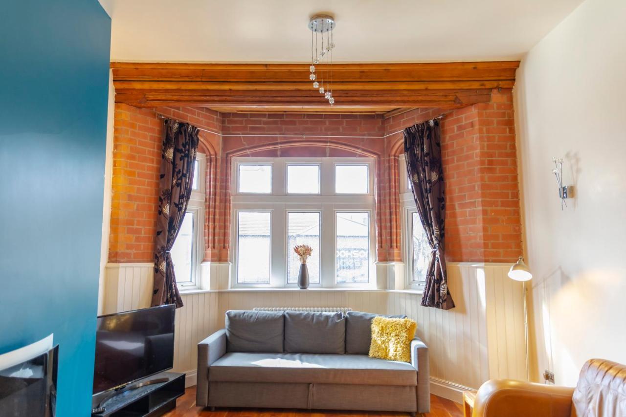 Apartment No 1 - The Old Red King Pub, Whitefield, Манчестер Экстерьер фото